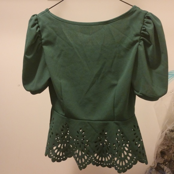 Shein Green Top 🇨🇦 - Picture 2 of 2